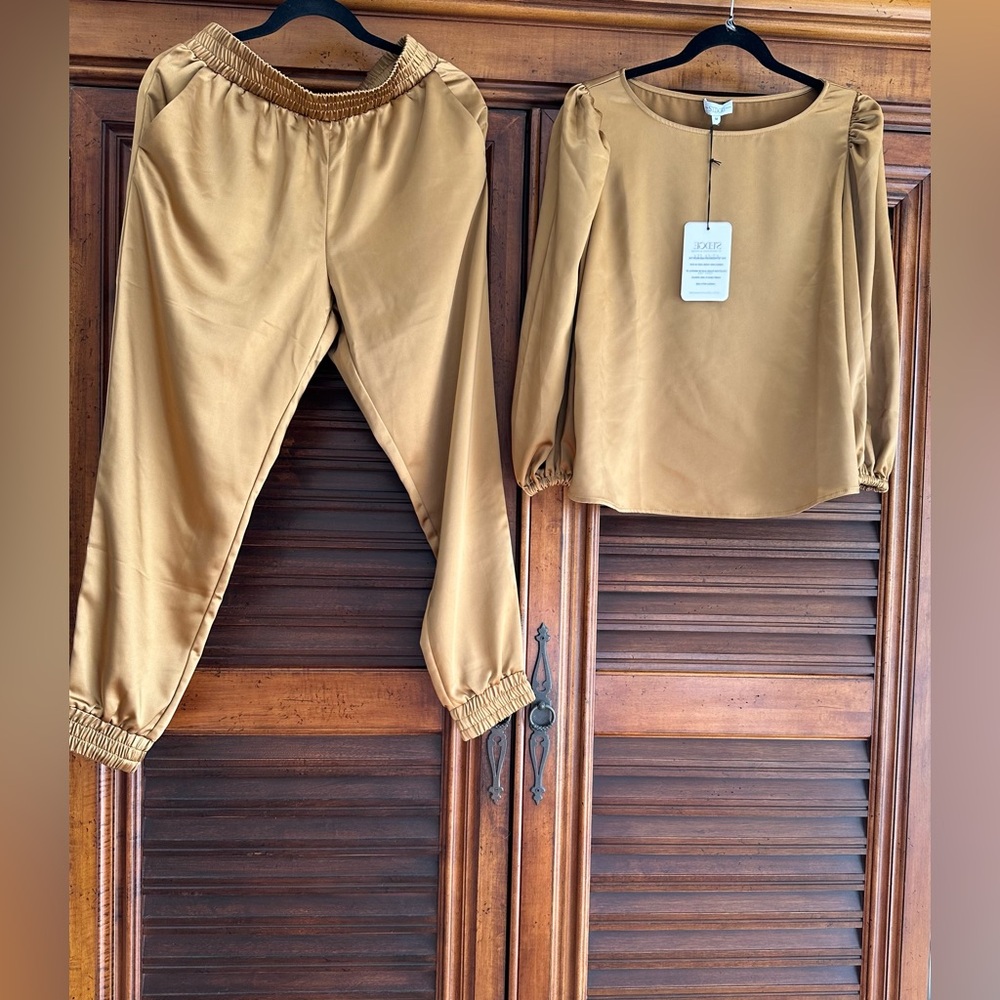 SEDGE copper color set Size Medium pants joggers style. Blouse shoulder pleated